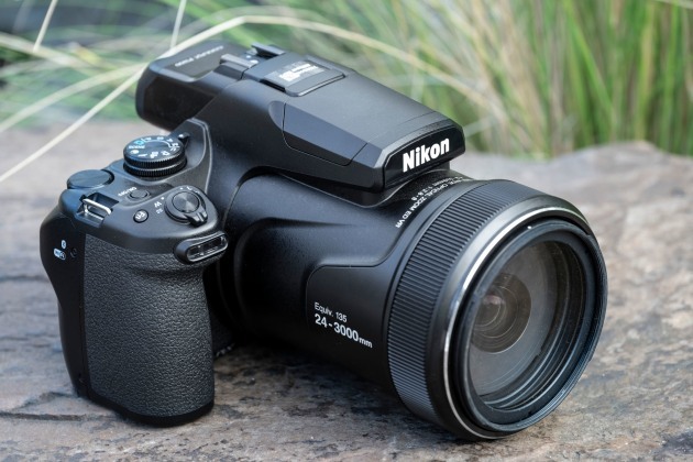 نقد و بررسی دوربین نیکون Nikon P1100 