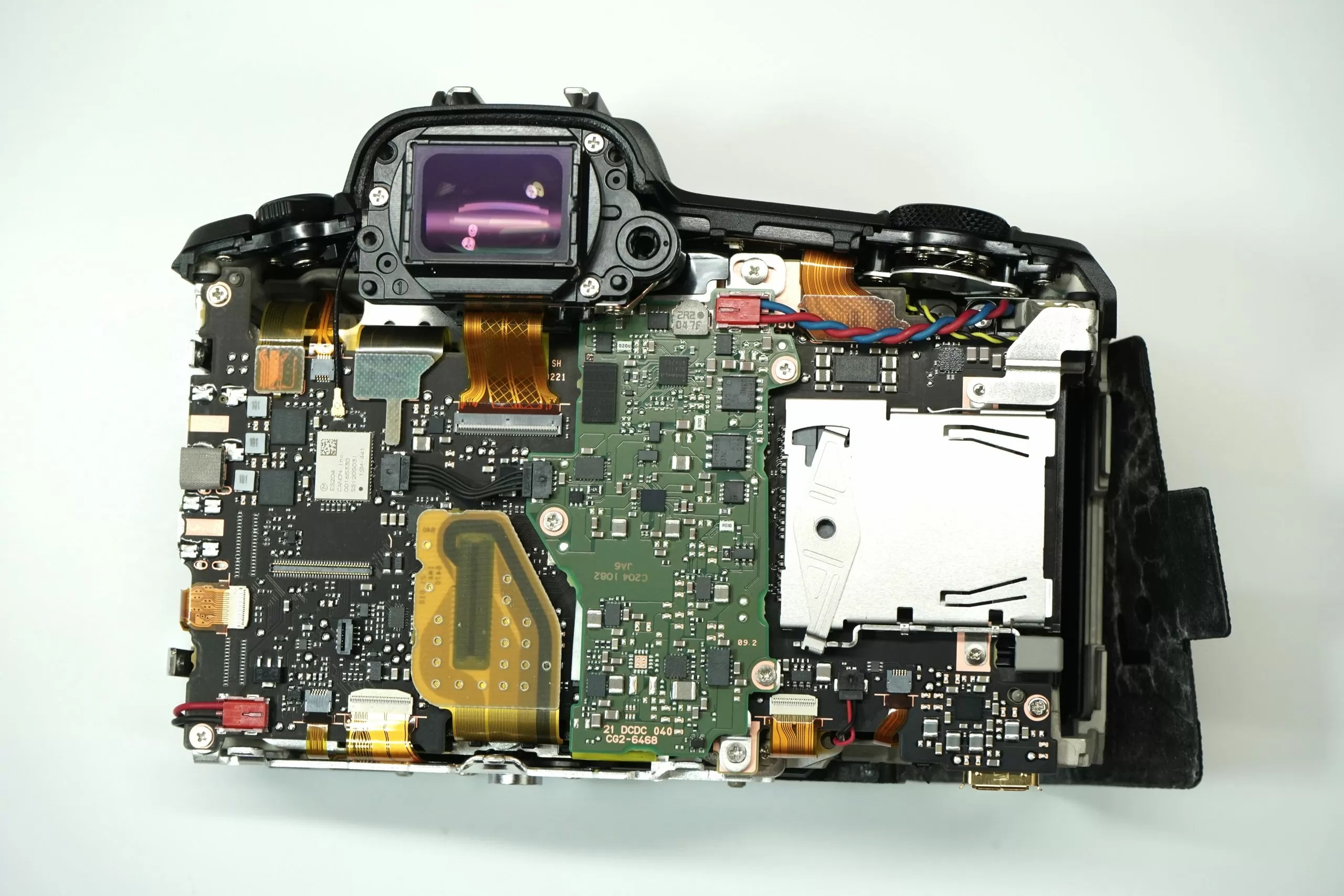 تعمیر و رفع مشکلات شارژ از طریق USB-C در Canon EOS R50 و تعمیر مدار شارژ داخلی